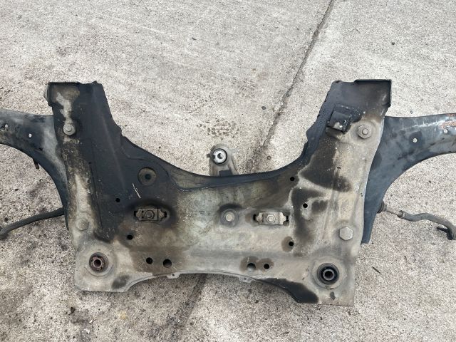 bontott RENAULT FLUENCE Első Bölcső