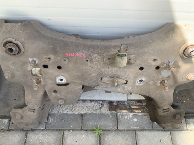 bontott RENAULT FLUENCE Első Bölcső