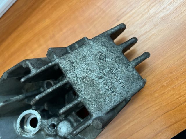 bontott RENAULT FLUENCE Motor Tartó Bak (Fém)