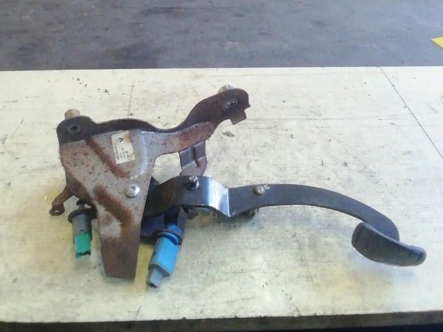 bontott RENAULT FLUENCE Kuplung Pedál