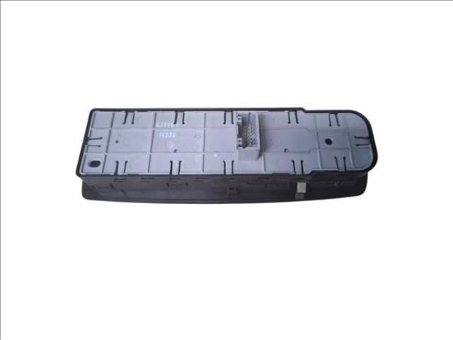 bontott RENAULT FLUENCE Ablakemelő Kapcsoló Négyes / Kettes