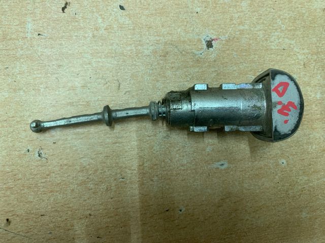 bontott RENAULT FLUENCE Bal első Zárbetét