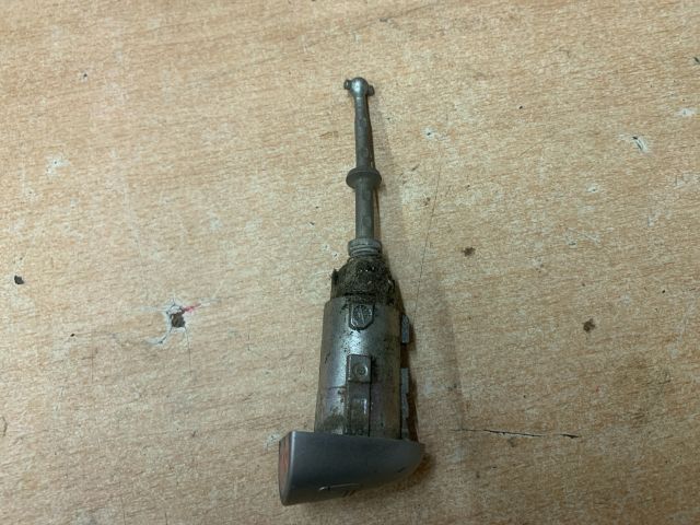 bontott RENAULT FLUENCE Bal első Zárbetét