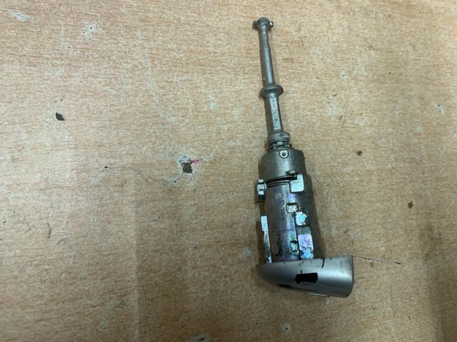 bontott RENAULT FLUENCE Bal első Zárbetét