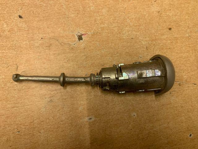 bontott RENAULT FLUENCE Bal első Zárbetét