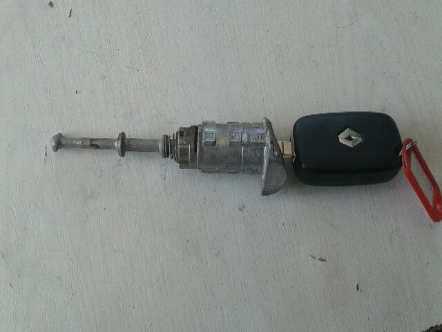 bontott RENAULT FLUENCE Bal első Zárbetét