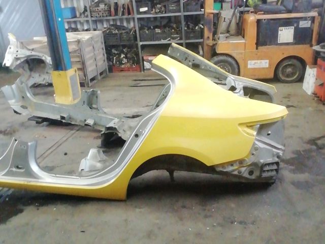 bontott RENAULT FLUENCE Bal hátsó Negyed Karosszéria Csomag