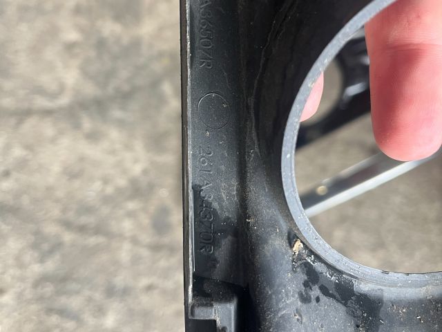 bontott RENAULT FLUENCE Bal Ködfényszóró Lámpakeret