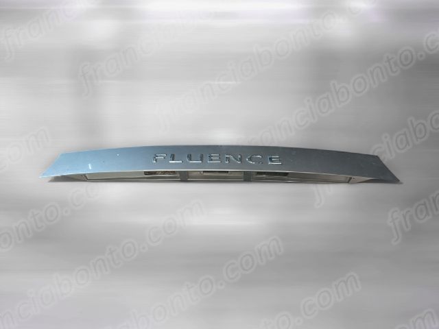 bontott RENAULT FLUENCE Csomagtérajtó Díszléc