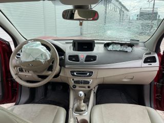 bontott RENAULT FLUENCE Csomagtérajtó Gumikéder