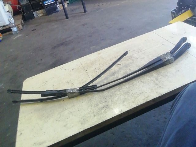 bontott RENAULT FLUENCE Első Ablaktörlő Kar