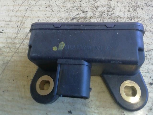 bontott RENAULT FLUENCE Első Középső Ütközés Érzékelő (Homlokfalon)