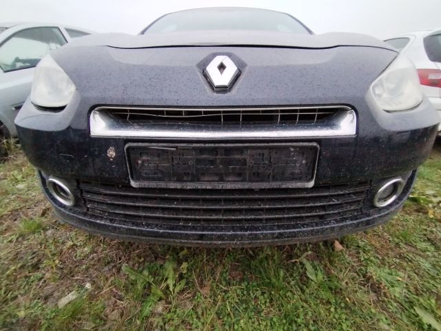 bontott RENAULT FLUENCE Első Lökhárító (Részeivel)
