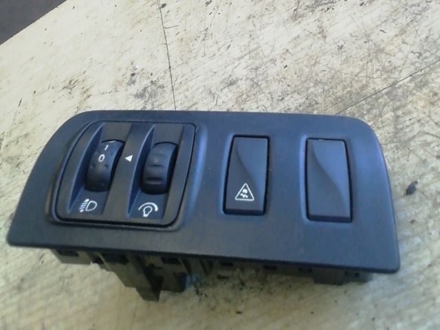 bontott RENAULT FLUENCE Fényszórómagasság Állító Kapcsoló