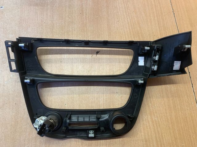 bontott RENAULT FLUENCE Fűtéskapcsoló Keret