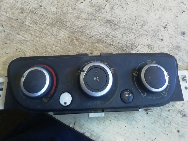 bontott RENAULT FLUENCE Fűtéskapcsoló (manuális klímás)