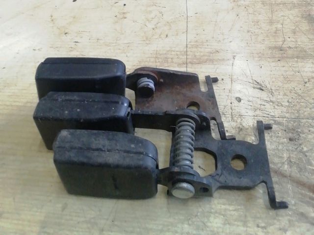 bontott RENAULT FLUENCE Hátsó középső Biztonsági Öv Csat