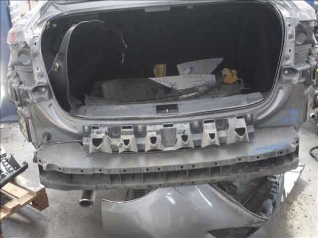 bontott RENAULT FLUENCE Hátsó Lökhárító Merevítő (Fém)