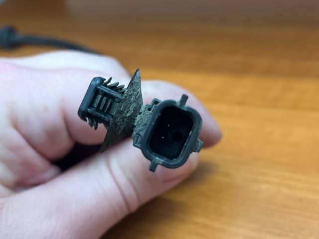 bontott RENAULT FLUENCE Jobb hátsó ABS Jeladó