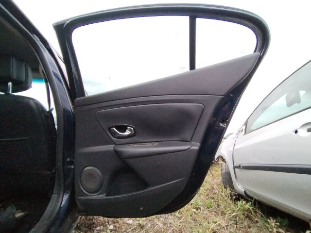 bontott RENAULT FLUENCE Jobb hátsó Ajtó (Üres lemez)