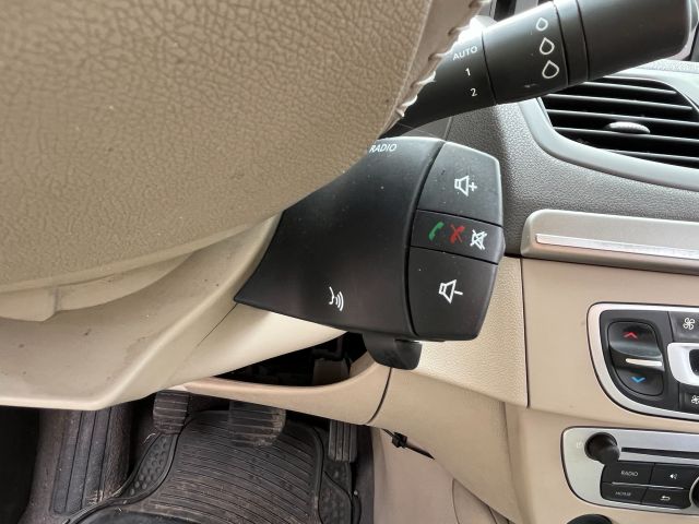 bontott RENAULT FLUENCE Jobb hátsó Fejtámla