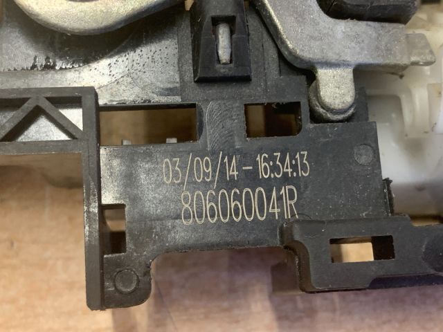 bontott RENAULT FLUENCE Jobb hátsó Kilincs Hátulja