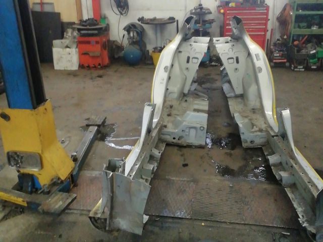 bontott RENAULT FLUENCE Jobb hátsó Negyed Karosszéria Csomag