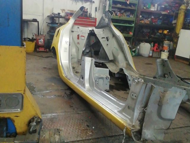 bontott RENAULT FLUENCE Jobb hátsó Negyed Karosszéria Csomag