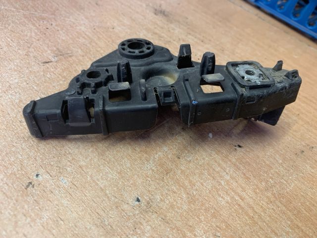 bontott RENAULT FLUENCE Jobb Sárvédő Oldaltartó