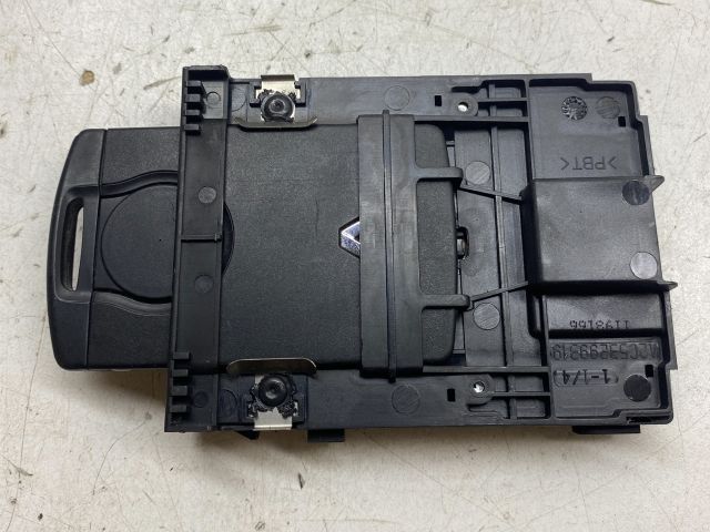 bontott RENAULT FLUENCE Kártyaolvasó