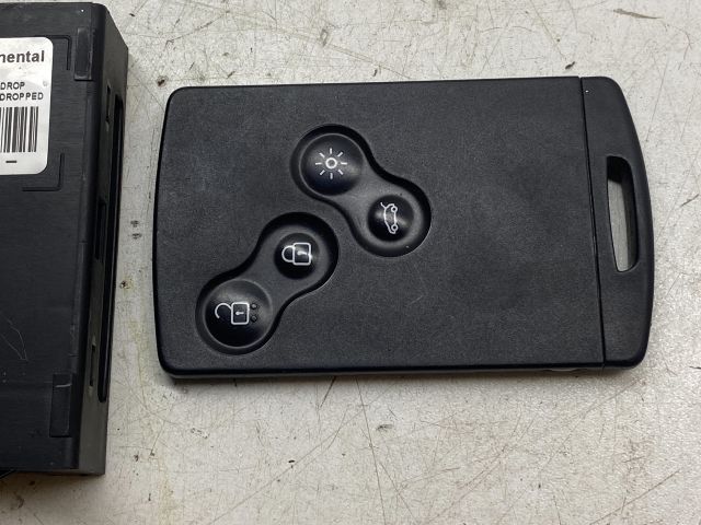 bontott RENAULT FLUENCE Kártyaolvasó