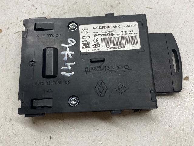 bontott RENAULT FLUENCE Kártyaolvasó