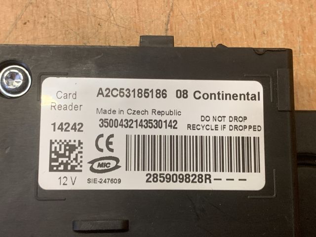 bontott RENAULT FLUENCE Kártyaolvasó