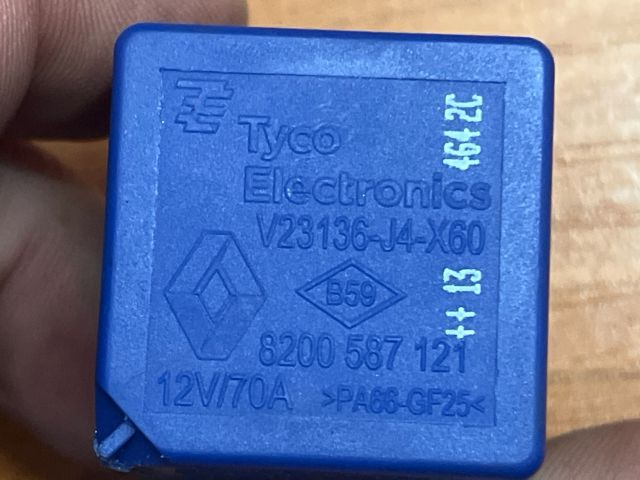 bontott RENAULT FLUENCE Relé