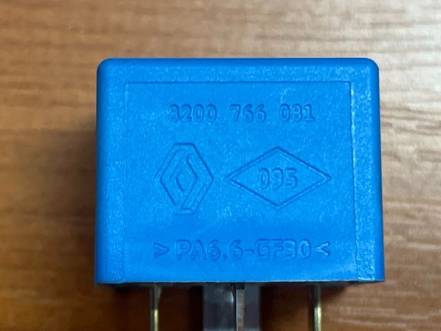 bontott RENAULT FLUENCE Relé