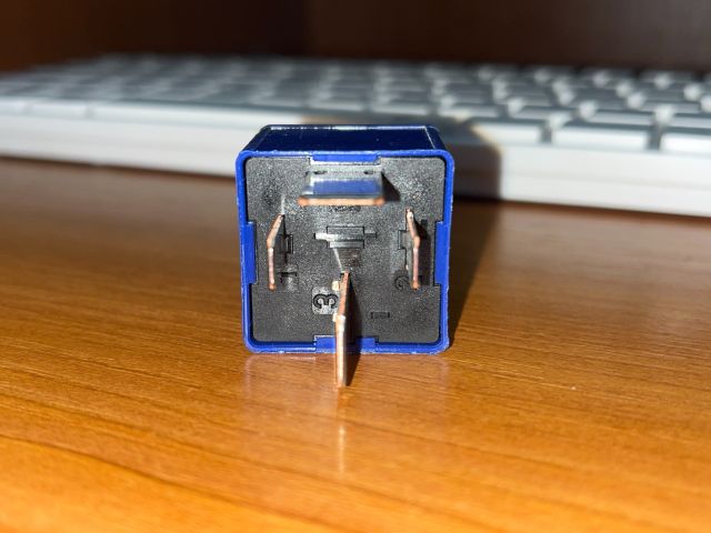 bontott RENAULT FLUENCE Relé