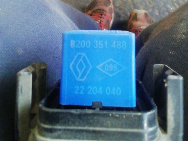 bontott RENAULT FLUENCE Relé