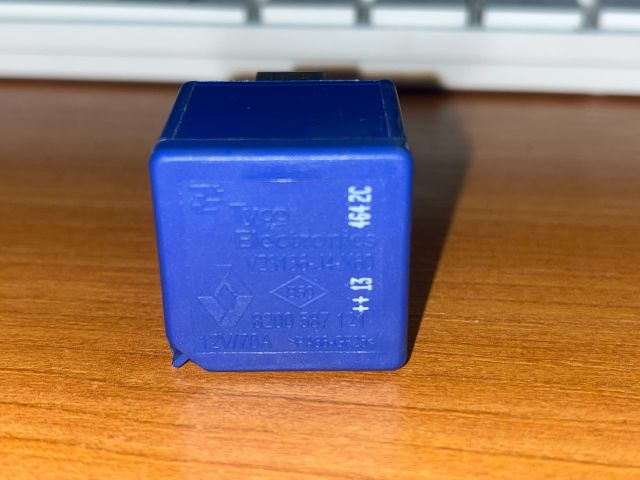 bontott RENAULT FLUENCE Relé