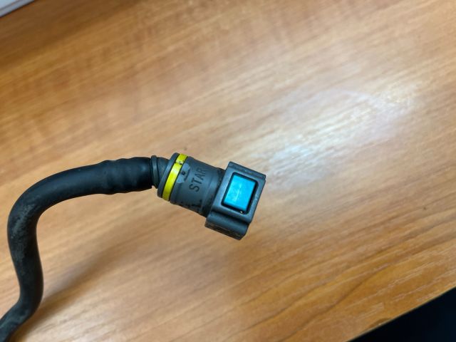 bontott RENAULT FLUENCE Üzemanyagcső