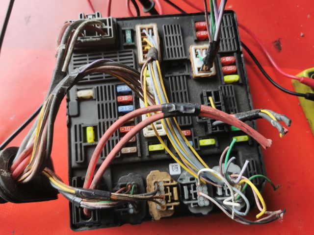 bontott RENAULT GRAND SCÉNIC Biztosítéktábla Motortér