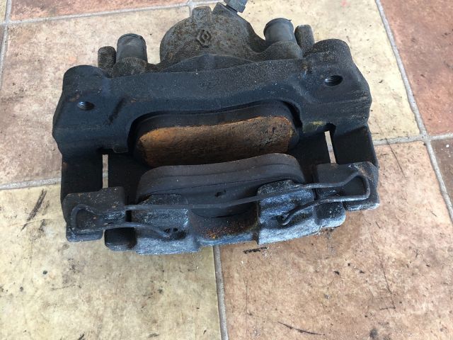 bontott RENAULT GRAND SCÉNIC Jobb első Féknyereg Munkahengerrel