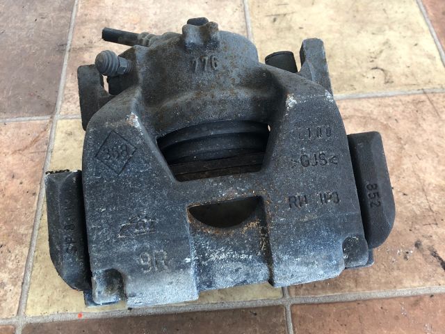 bontott RENAULT GRAND SCÉNIC Jobb első Féknyereg Munkahengerrel