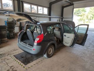 bontott RENAULT GRAND SCÉNIC Jobb első Oldal Lökhárító Tartó (Műanyag)