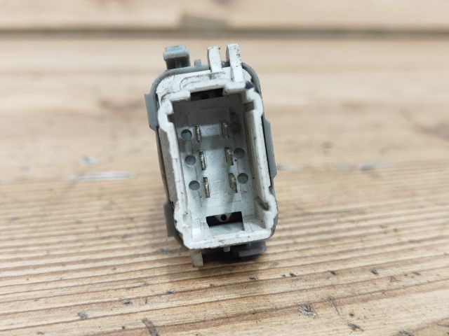 bontott RENAULT GRAND SCÉNIC Jobb hátsó Ablakemelő Kapcsoló