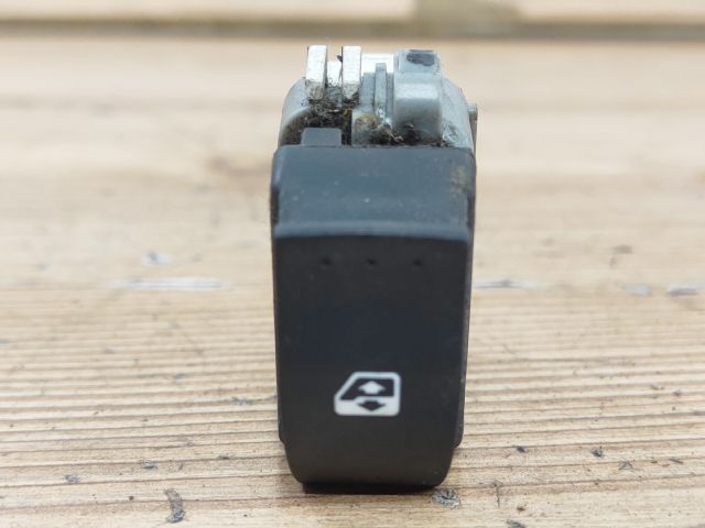 bontott RENAULT GRAND SCÉNIC Jobb hátsó Ablakemelő Kapcsoló