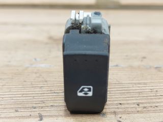 bontott RENAULT GRAND SCÉNIC Jobb hátsó Ablakemelő Kapcsoló