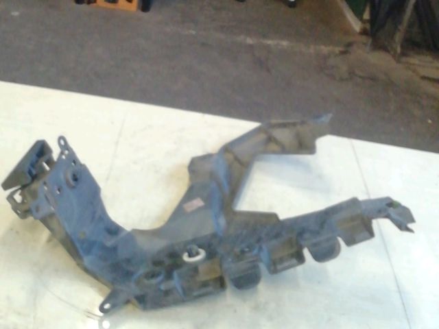 bontott RENAULT GRAND SCÉNIC Jobb hátsó Oldal Lökhárító Tartó (Műanyag)