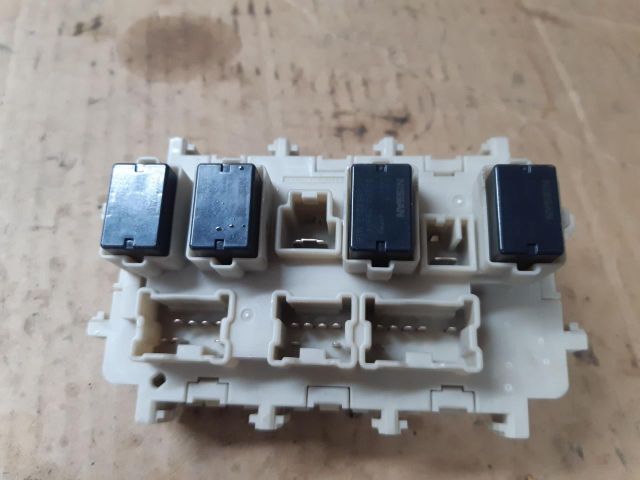 bontott RENAULT KADJAR Biztosítéktábla Motortér