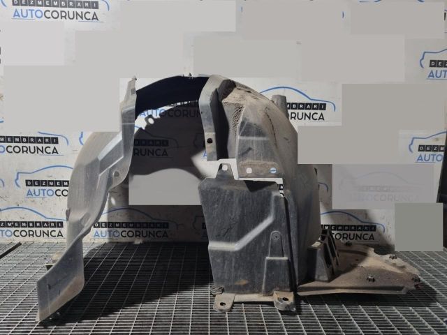 bontott RENAULT KADJAR Bal első Dobbetét (Kerékjárati, Műanyag)