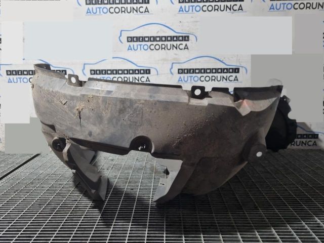 bontott RENAULT KADJAR Bal első Dobbetét (Kerékjárati, Műanyag)